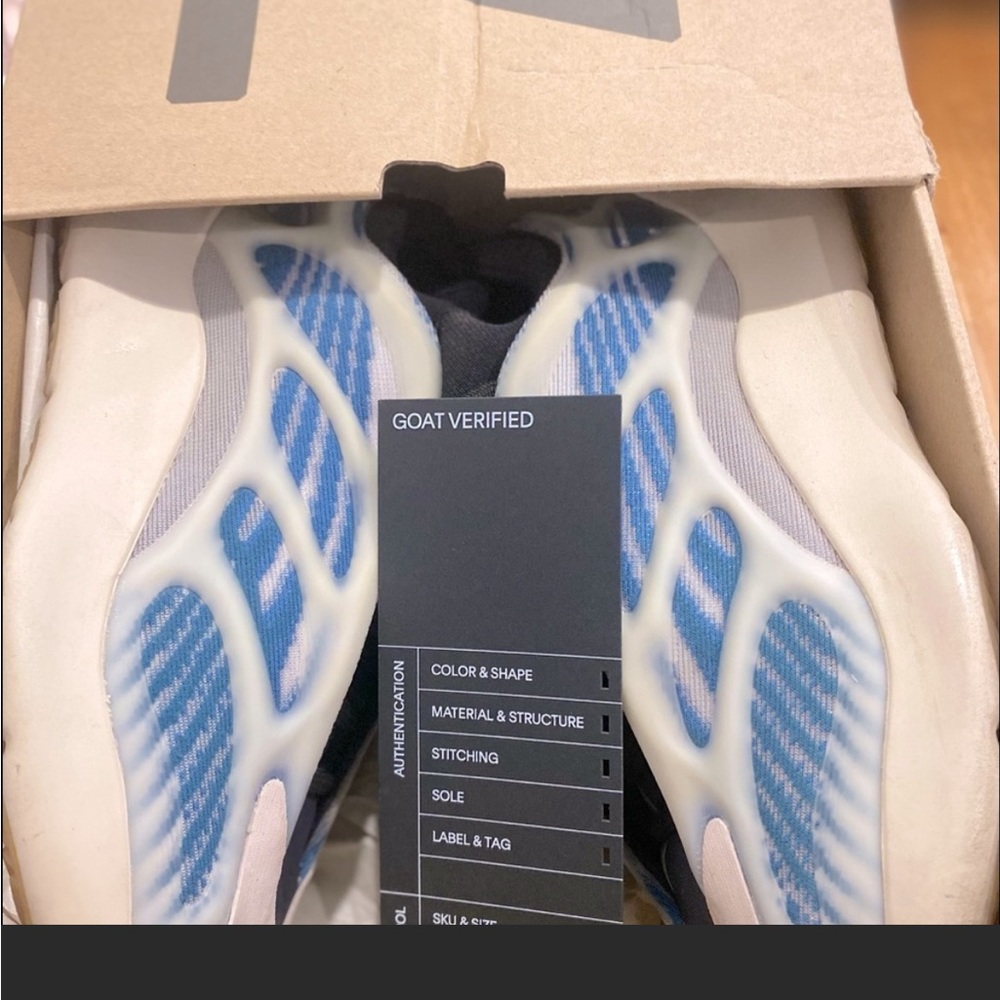 Yeezy AUTHENTIC